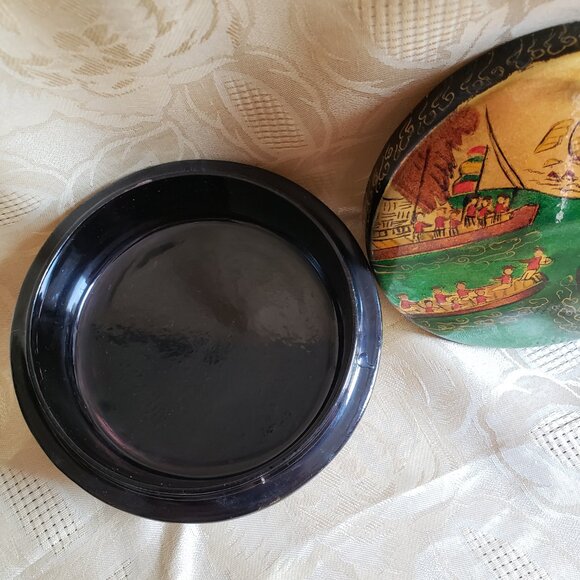 Hanoi Daewoo Vietnam wooden covered bowl. Painted scene, Gold embellished side. - Picture 5 of 11